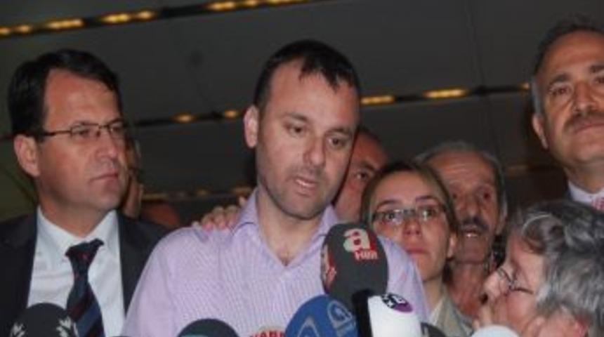Gazeteci C&uuml;neyt &Uuml;nal Ailesine Kavuştu