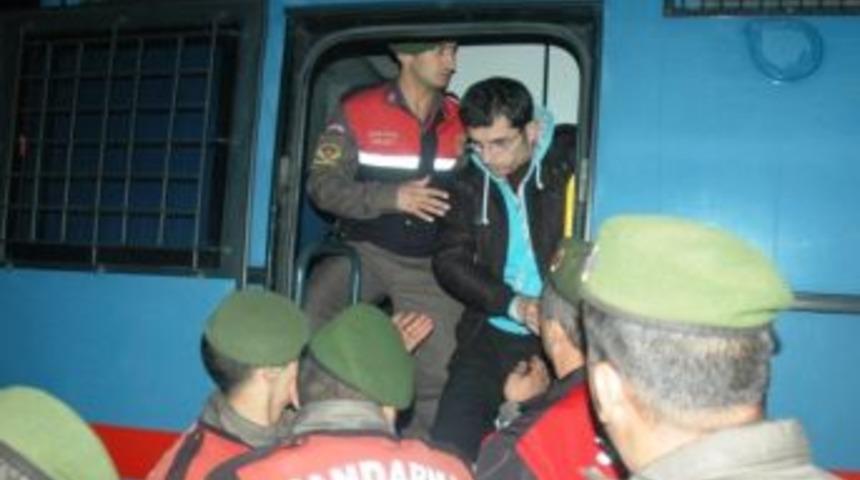 A&ccedil;lık Grevini Bırakan 200 Mahkuma Sağlık M&uuml;dahalesi