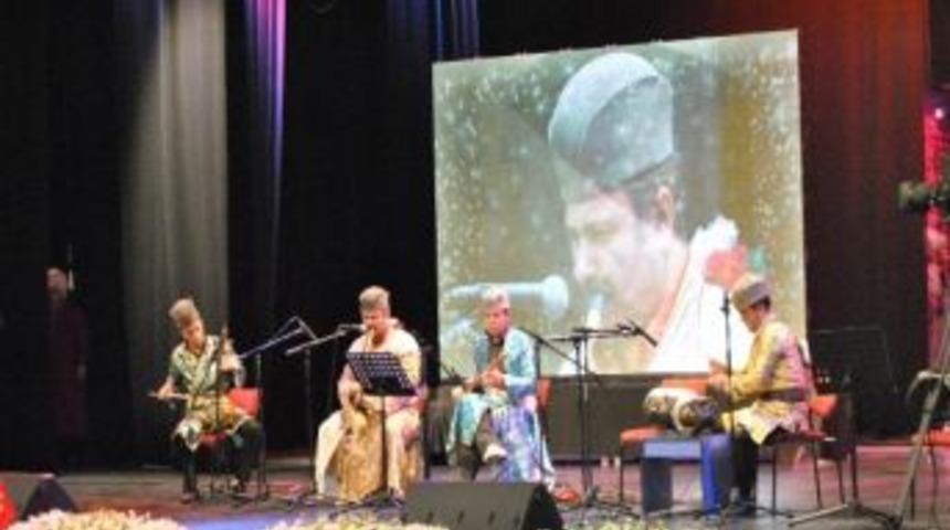 T&uuml;rk D&uuml;nyası Geleneksel M&uuml;zik Konseri Eskişehir'de Yapıldı