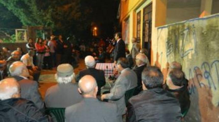 Ev toplantısı sokağa taştı