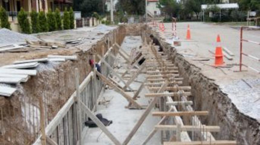 Burhaniye&rsquo;de Altyapı &Ccedil;alışmaları Devam Ediyor