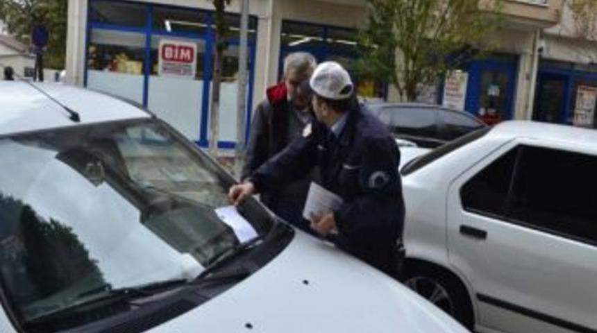 Trafik Ekiplerinden S&uuml;r&uuml;c&uuml;lere Park Uyarısı