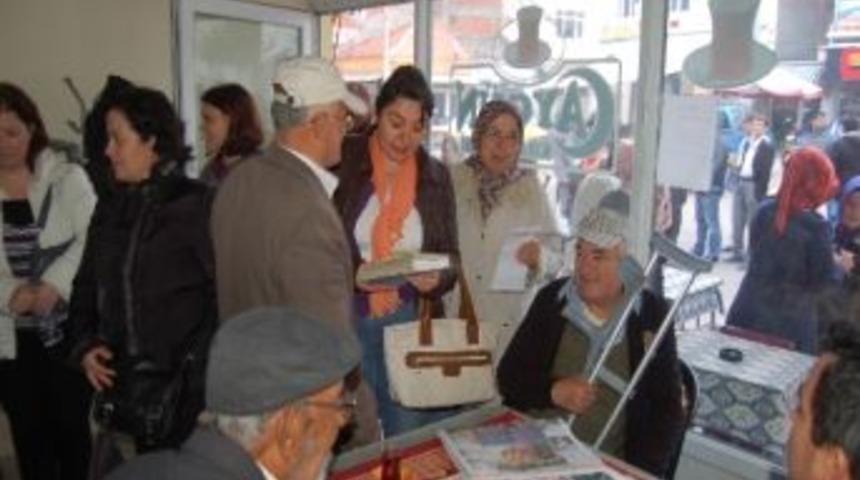 Lapseki'de Ak Partili Kadınlar &Uuml;ye &Ccedil;alışmalarına Başladı