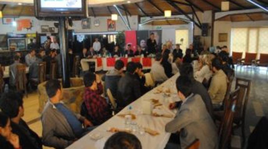 D&uuml;zce&rsquo;de Ak Gen&ccedil;lik &Uuml;niversite &Ouml;ğrencileri İle Bir Araya Geldi