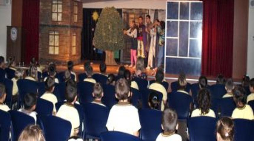 İzmirgaz &Ccedil;evre Bilincini Tiyatroyla Aşılıyor