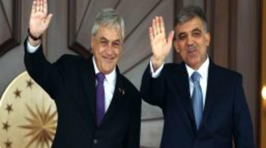 Cumhurbaşkanı G&uuml;l'den, Şili Cumhurbaşkanı'na Palto Nezaketi