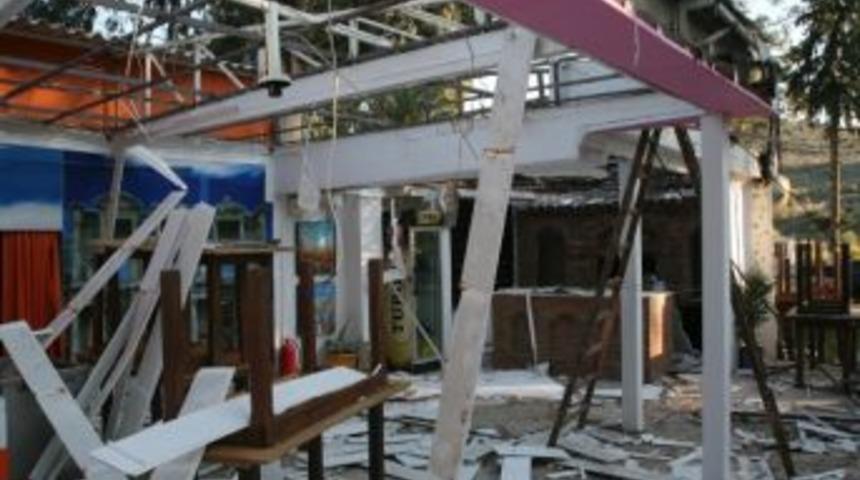 Sel&ccedil;uk'ta, Sit Alanındaki Ka&ccedil;ak Yapılaşmaya Belediyeden M&uuml;dahale