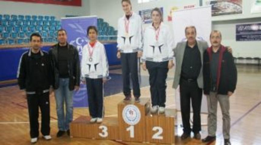 D&uuml;zce Masa Tenisi Turnuvası Sona Erdi