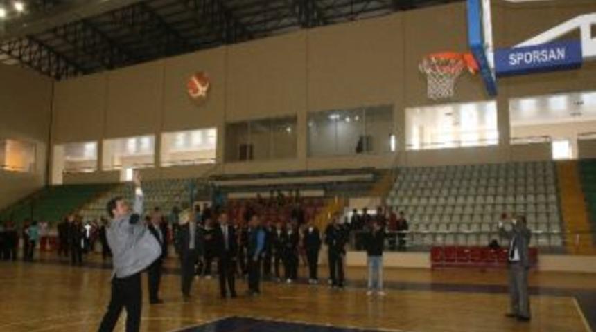 &Uuml;nye&rsquo;de Okul Sporları A&ccedil;ıldı