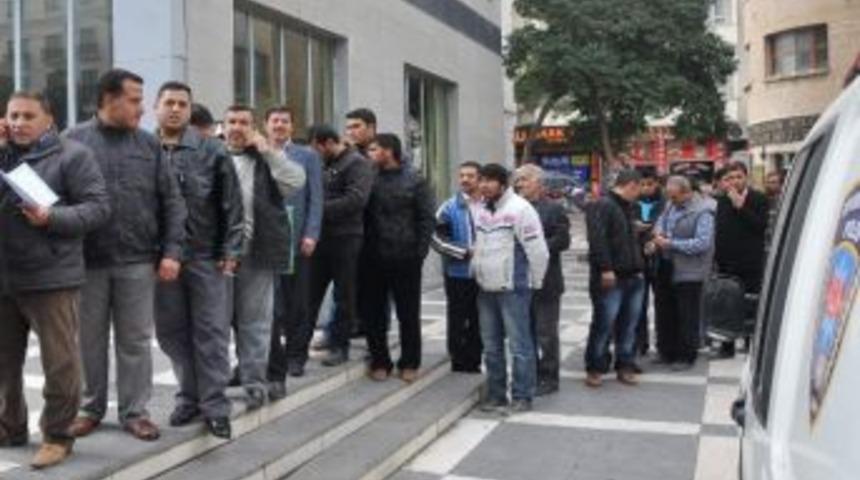 Toplum Destekli Polislik Şube M&uuml;d&uuml;rl&uuml;ğ&uuml;'nden Motosiklet S&uuml;r&uuml;c&uuml;lerine Kask Dağıtımı