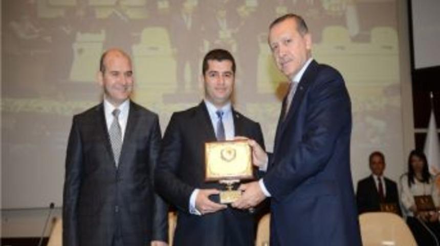 Plaketlerini Başbakandan Aldılar