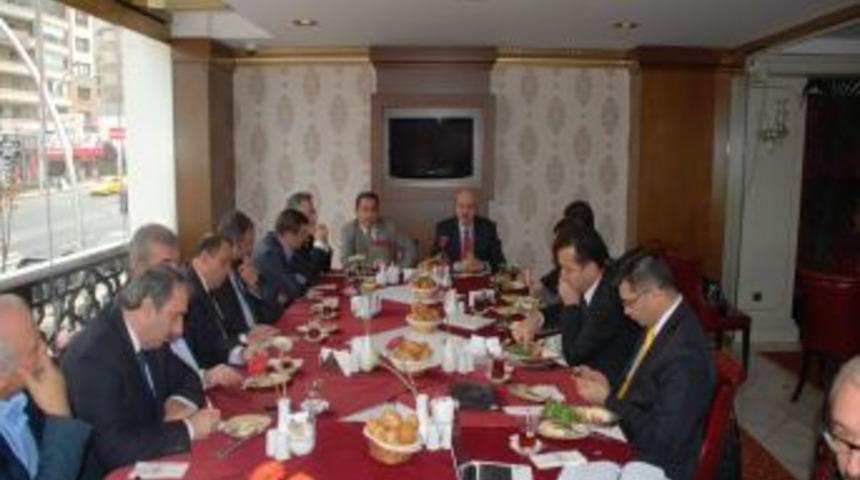 Kurtulmuş, Medyanın Ankara Temsilcileriyle Kahvaltıda Bir Araya Geldi