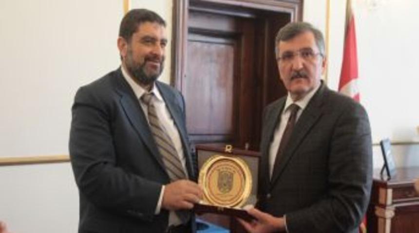 Gazze Belediye Başkanı: İsrail Kan Kusuyor