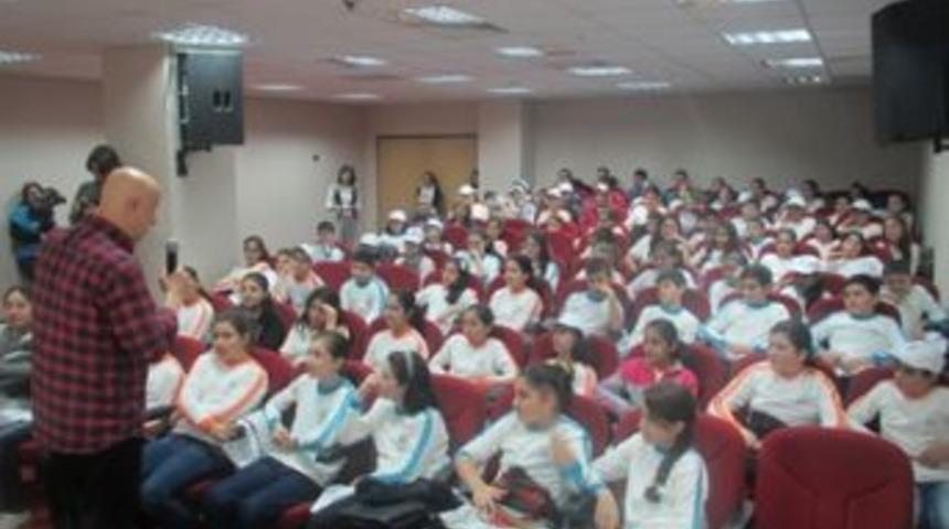 Bilgi evleri yazarlarla gen&ccedil;leri buluşturuyor