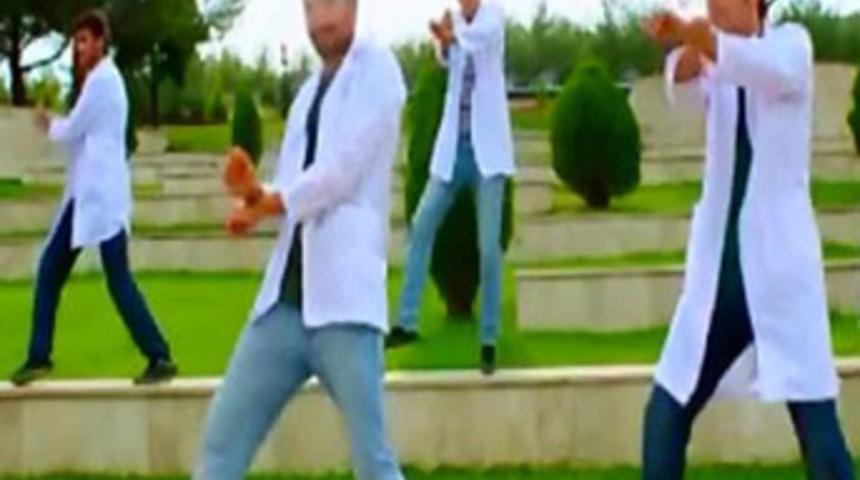 &Ouml;ğrenci işi 'Gangnam Style' klibi