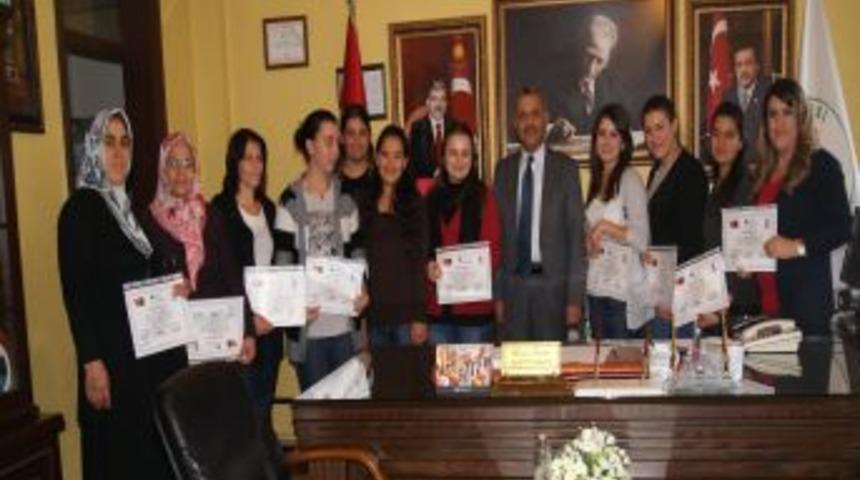 İngilizce Eğtimini Tamamlayan Kursiyerler Sertifikalarını Aldı