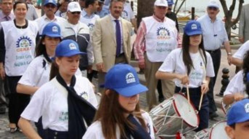 Gebze'de K&ouml;t&uuml;l&uuml;klere Karşı 10 Bin Adım Y&uuml;r&uuml;y&uuml;ş&uuml;