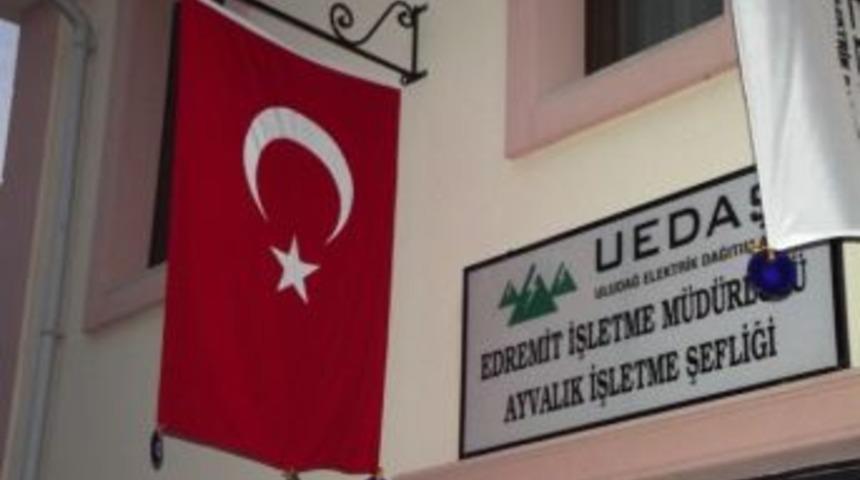 Ayvalık&rsquo;ta Nazar Boncuklu T&uuml;rk Bayrağı