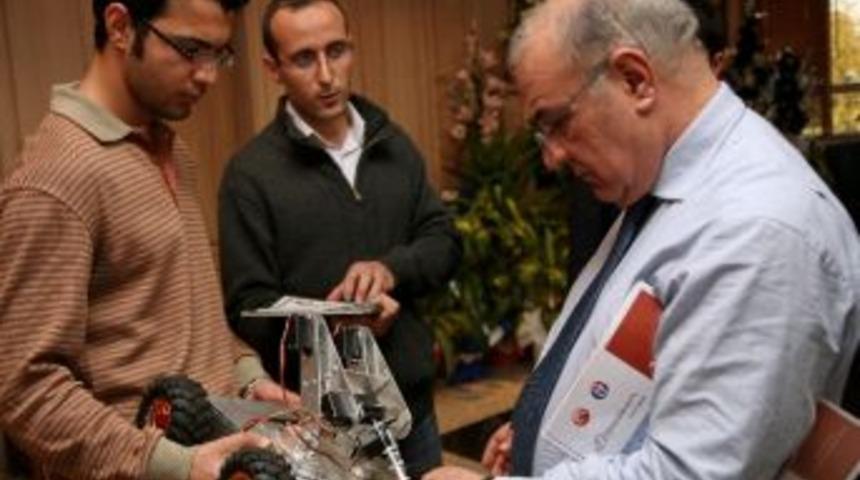 Prizma &Ouml;ğrenci Topluluğu, Rekt&ouml;r Coşkun'u Ziyaret Etti