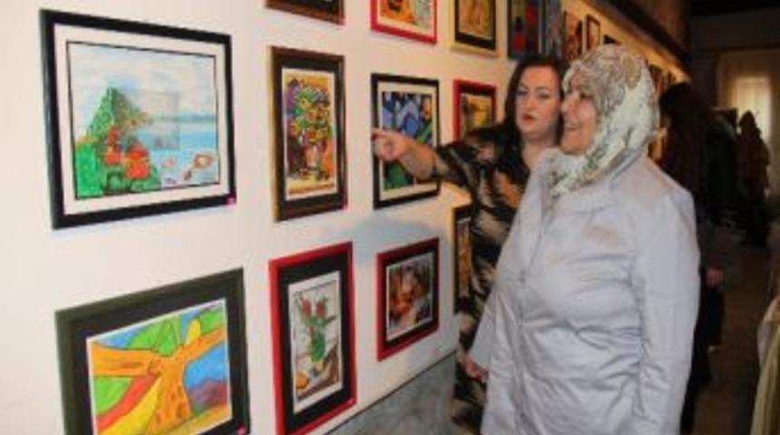 Giresun’da Psikyatri Hastalarının Yaptıkları El Sanatları Sergilendi