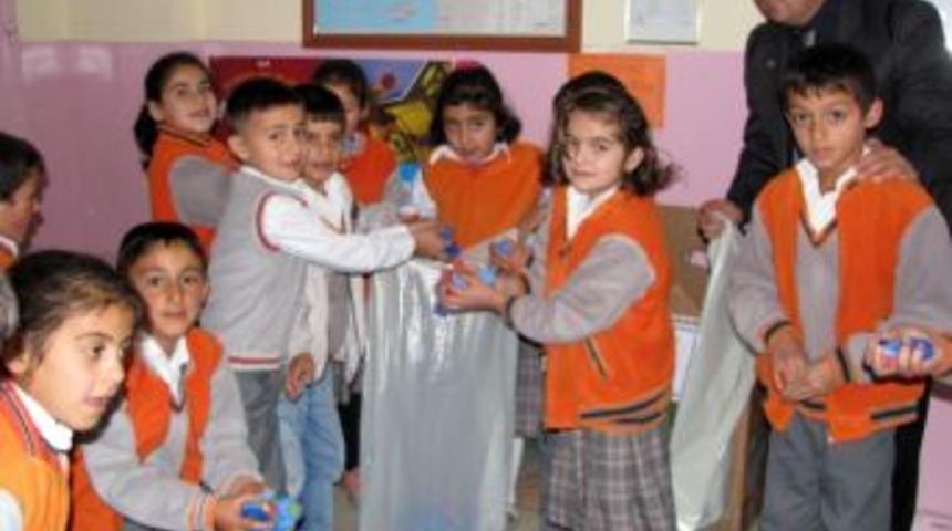 Sorgun&rsquo;da &Ouml;ğrenciler Engelliler İ&ccedil;in 10 Bin Kapak Topladı