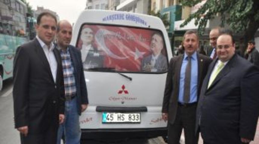 Milletvekili &Ouml;zdağ, Manav Hakan&rsquo;ı Tebrik Etti