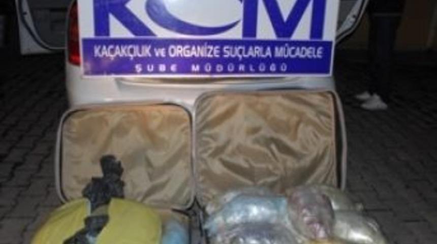 Otobanda Durdurulan Otomobilde 27 Kilo Esrar &Ccedil;ıktı