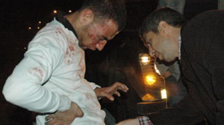 &Ouml;ld&uuml;resiye d&ouml;v&uuml;l&uuml;p yol kenarına atıldı