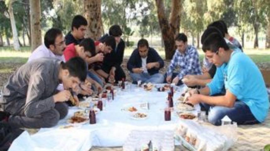 &Ouml;ğrenciler Piknikte Stres Attı