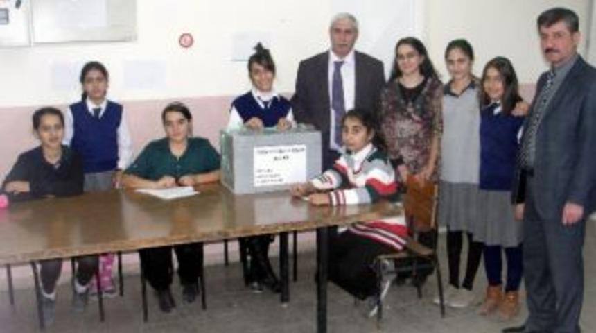 Mollak&ouml;y İlk&ouml;ğretim Okulu &Ouml;ğrenci Meclisi Başkanı'nı Se&ccedil;ti