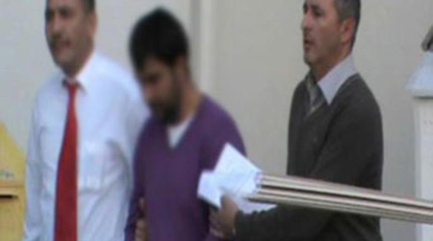 9 yaşındaki kızına tecav&uuml;z etti