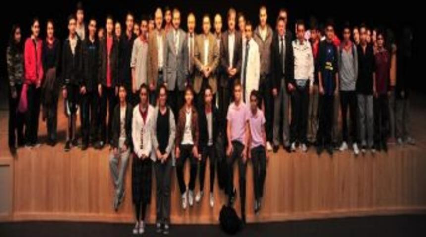 &Uuml;nl&uuml; Spor Yorumcuları Gen&ccedil;lerle T&uuml;rk Futbolunu Konuştu