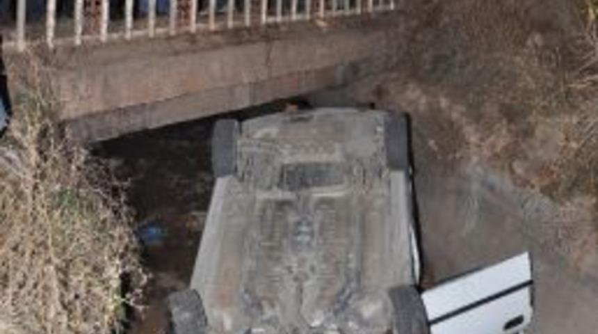 Otomobil Kanala U&ccedil;tu: 1 Yaralı