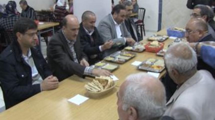 Elazığ Belediyesi, Muharrem Ayı Orucu Tutanlara Iftar Yemeği Verdi