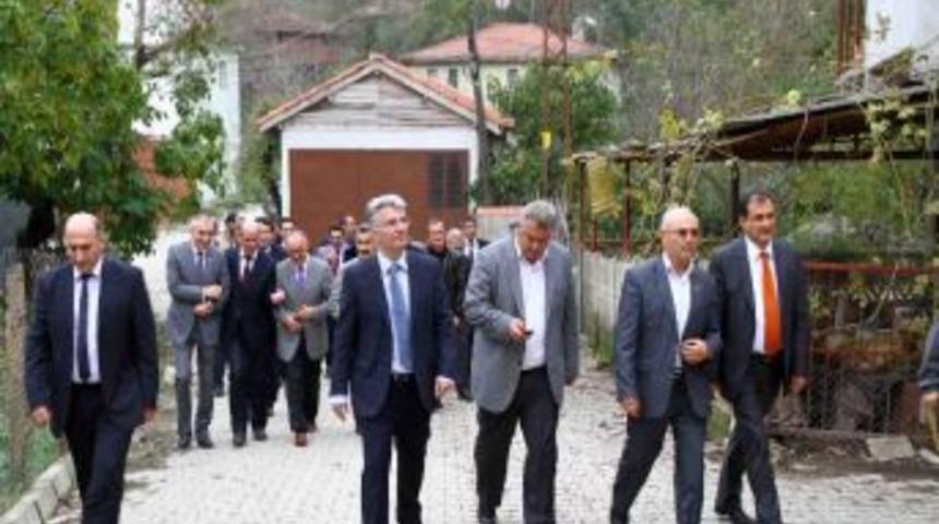 Başkan Vekili &Ouml;zak Derince K&ouml;ylerini Gezdi