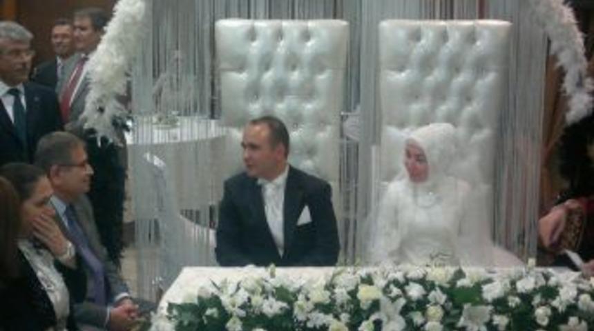 Malatyalı Emniyet M&uuml;d&uuml;r&uuml; Mustafa Sağlam'ın Oğlu Evlendi