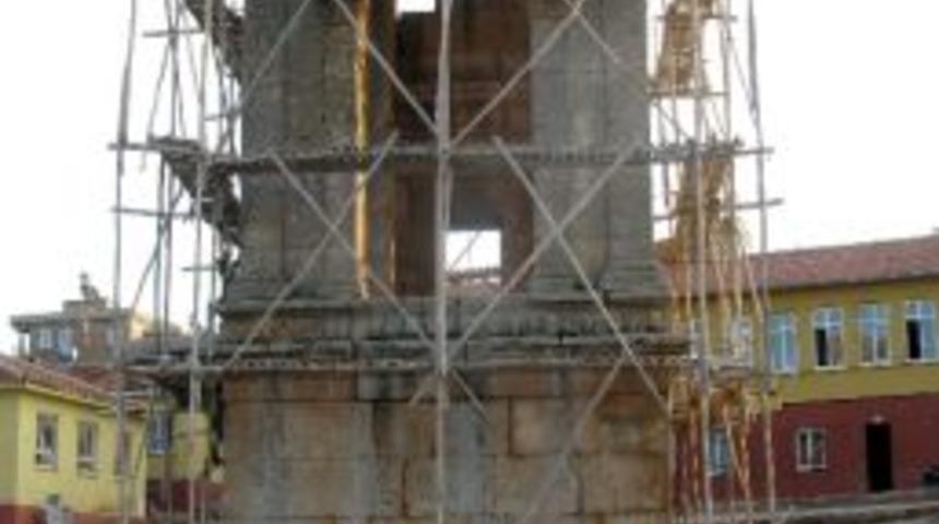 Anıt Mezarda Başlatılan Restorasyon &Ccedil;alışmaları Devam Ediyor