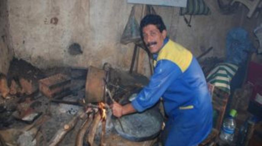 Eşme’de Kalaycılık Mesleği Unutulmaya Yüz Tuttu