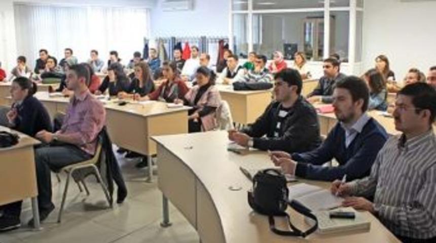 SD&Uuml; Lisans&uuml;st&uuml; &Ouml;ğrencileri Uzaktan Eğitimle Ders G&ouml;rd&uuml;