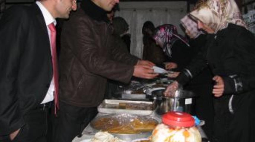 G&ouml;le'de, Ardahan Sağlık&ccedil;ılar Derneği'nden &Ouml;ğrenciler I&ccedil;in Kermes