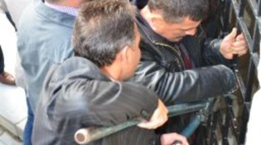 Tarihi Saat Kulesinde Zincirli Eylem