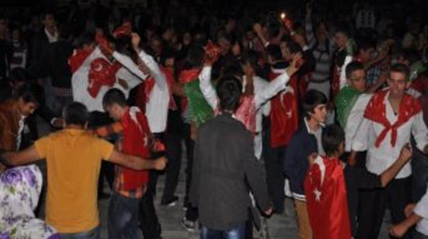 Anamur&rsquo;da 151 Gen&ccedil; Kına Yakılarak Askere Uğurlandı