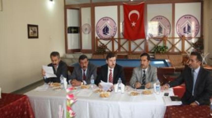 İl&ccedil;e Milli Eğitim M&uuml;d&uuml;rleri Tutak'ta Toplandı