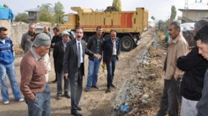 Bulanık'ta Kilitli Parke Taşı &Ccedil;alışmaları Devam Ediyor