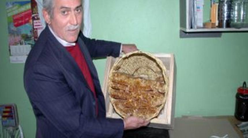 Suşehri'nde Kara Kovan Balı Altın Değerinde