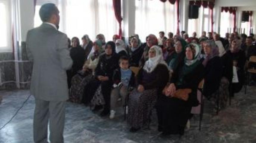 &Ccedil;orum'da &Ouml;ğrenci Velilerine Etkili Iletişim Ve Başarının Sırrı Anlatıldı