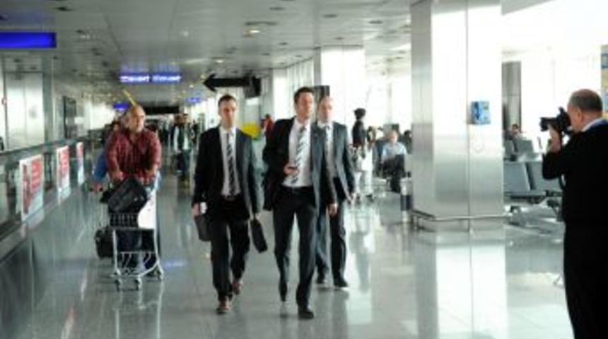 Hakem Aydunus, Polis Eşliğinde U&ccedil;ağa Bindi