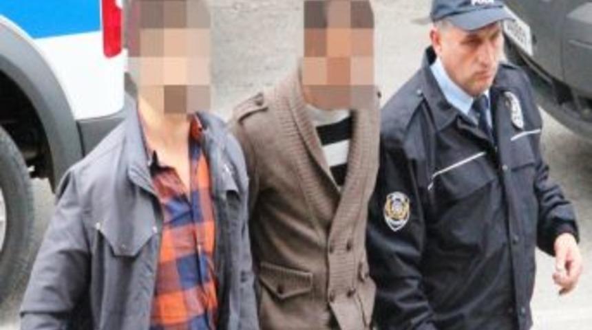 Ş&uuml;pheli Ara&ccedil;tan Silah &Ccedil;ıktı