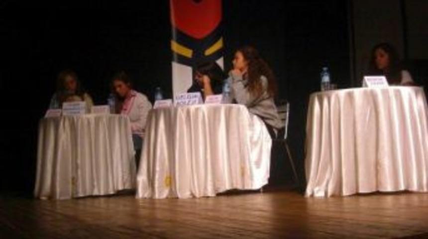 Salihlili &Ouml;ğrenciler, Felsefe G&uuml;n&uuml; Kutlamasına Katıldı