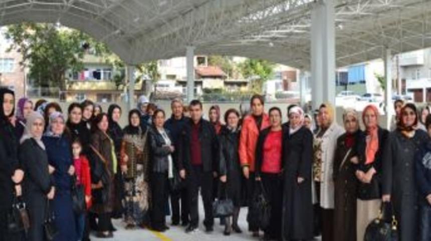 Ak Partili Kadınlara Hizmet Tanıtımı